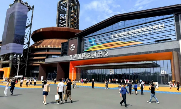 铭星冰雪参展2025服贸会,展示室内滑雪场沙盘模型