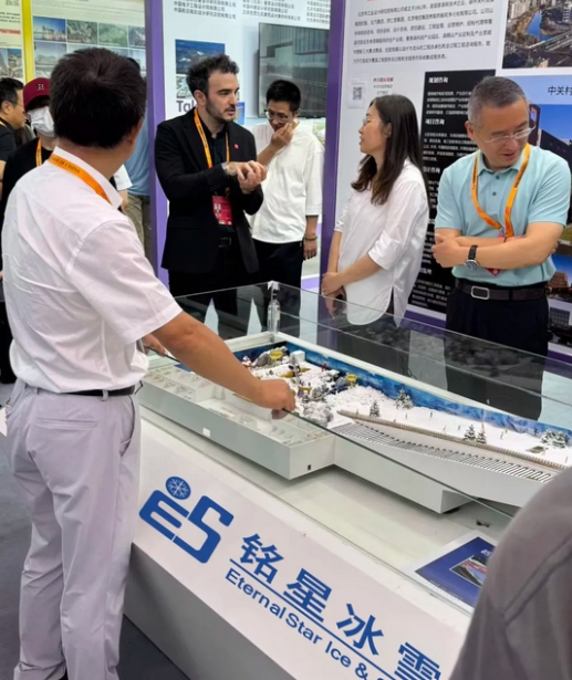 铭星冰雪参展2025服贸会，展示室内滑雪场沙盘模型3
